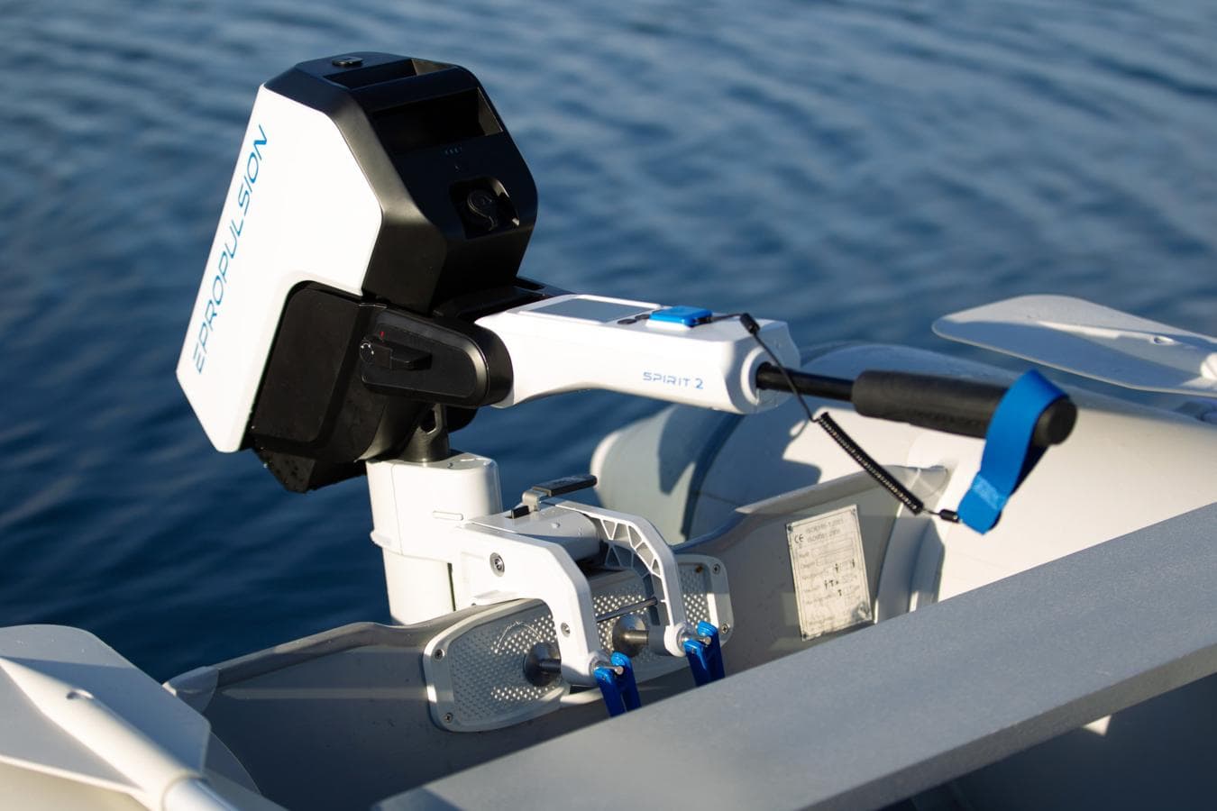 ePropulsion Spirit 2 S Tiller -sähköperämoottori akulla - Image 3